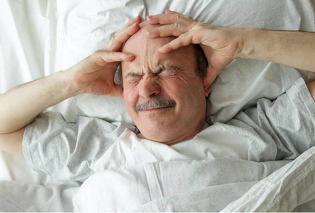 睡不好，高血压？如果你经常在睡前做这三个动作，会有助于你睡得更好。